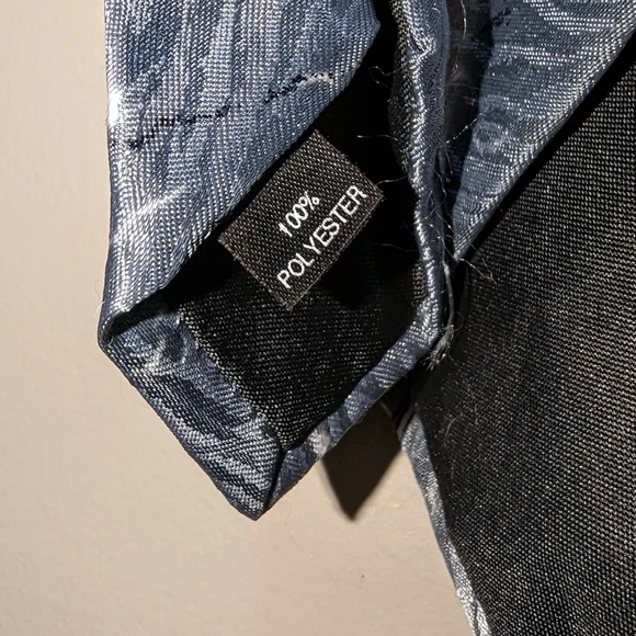 Looney Tunes Hockey Themed Tie - Picture 3 of 5